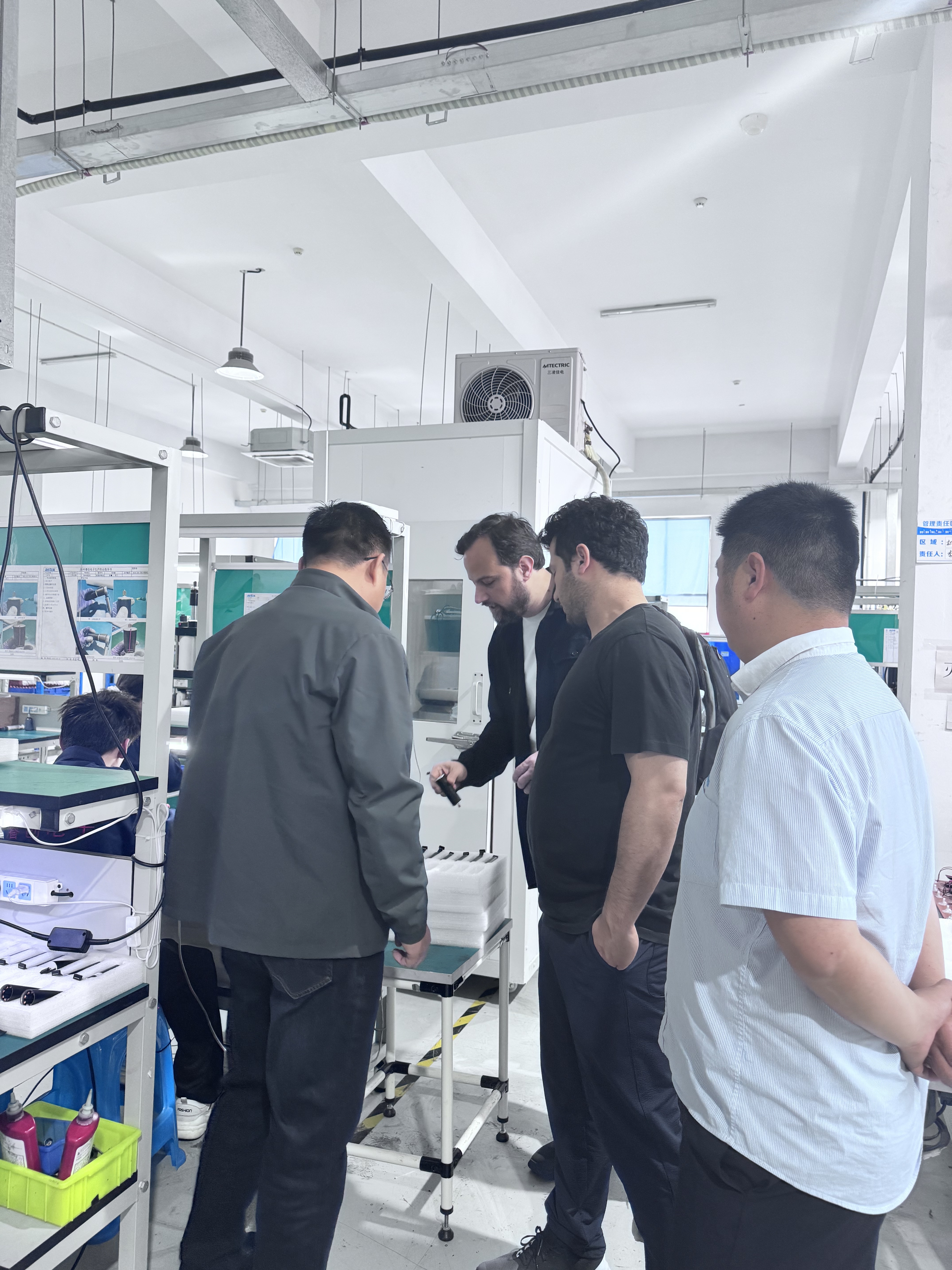 Jüngste Firmenblogs über Türkische Kunden besuchten die Jiangsu Retek Motion Co., Ltd. zur Erörterung einer möglichen Zusammenarbeit